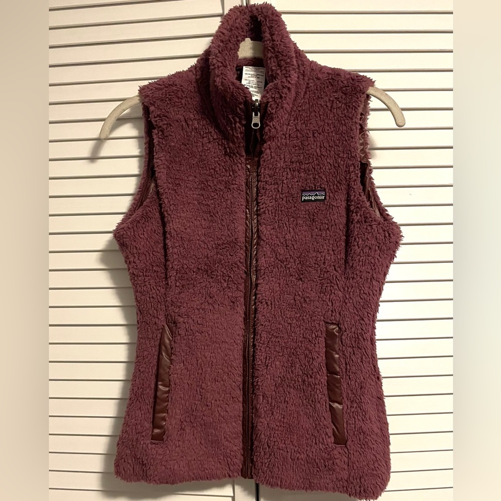 Patagonia woman’s Los Lobos 25025 purple, reversible fleece vest. Size X small.